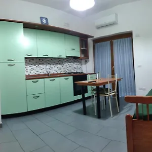 Flat House פיומיצ'ינו